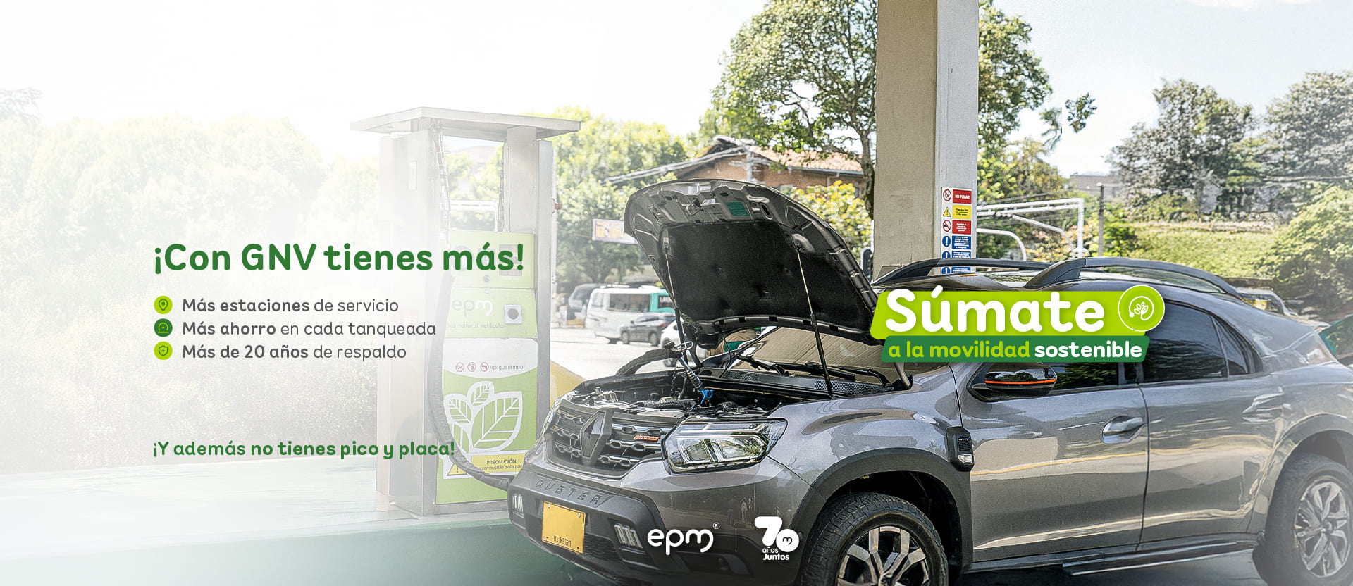 Banner titulado '¡Con GNV tienes más!', que promociona los vehículos de gas natural con una imagen de un coche gris con el capó abierto en una gasolinera.  Banner titulado '¡Con GNV tienes más!', que promociona los vehículos de gas natural con una imagen de un coche gris con el capó abierto en una gasolinera.